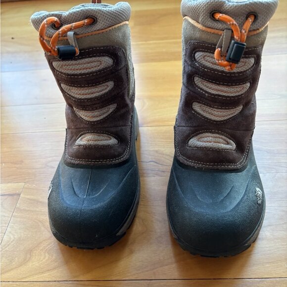 The North Face Garcons Snowboots - Kids Size 4. - Picture 2 of 5